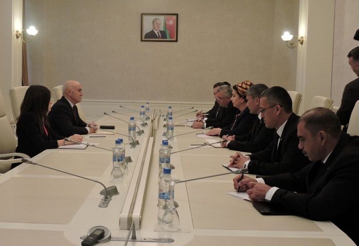 Turkmen parliamentary delegation visits Azerbaijan Parliament 